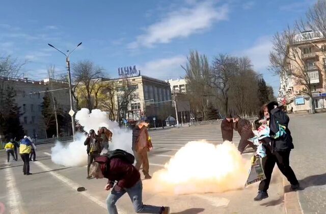 Russian troops use stun grenades and gunfire to disperse peaceful pro-Ukrainian protests